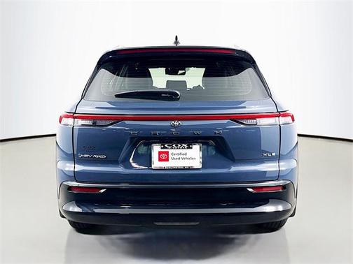 2025 Toyota Crown Signia XLE