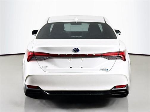 2019 Toyota Avalon Hybrid XLE