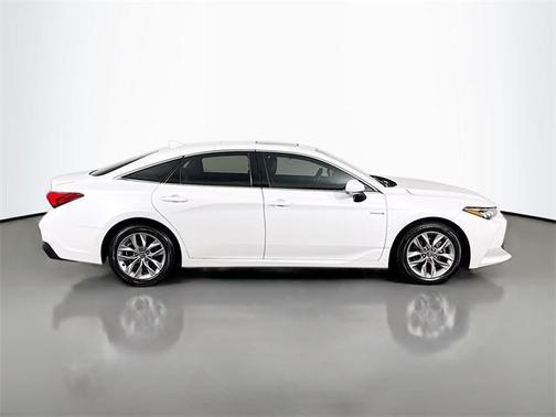 2019 Toyota Avalon Hybrid XLE