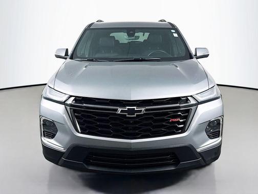 Sterling Gray Metallic 2023 Chevrolet Traverse RS