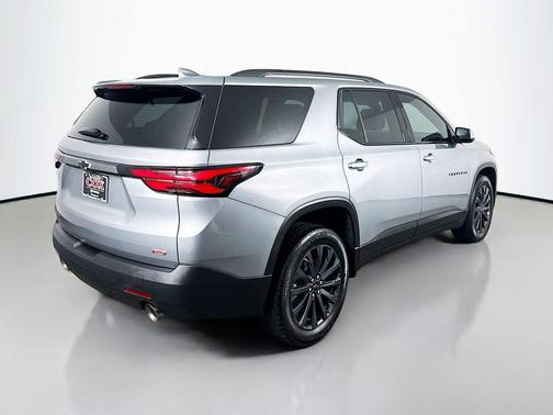Sterling Gray Metallic 2023 Chevrolet Traverse RS