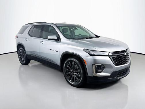 Sterling Gray Metallic 2023 Chevrolet Traverse RS