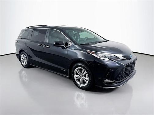 2021 Toyota Sienna XSE 7 Passenger
