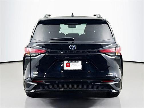 2021 Toyota Sienna XSE 7 Passenger