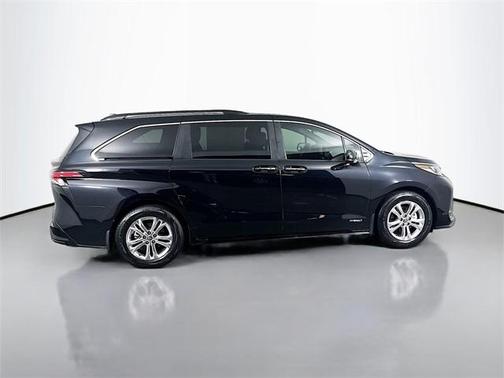 2021 Toyota Sienna XSE 7 Passenger