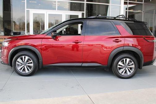 2023 Nissan Pathfinder SL 4WD