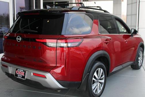 2023 Nissan Pathfinder SL 4WD