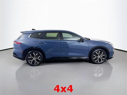 2025 Toyota Crown Signia XLE