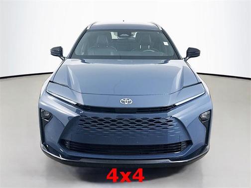 2025 Toyota Crown Signia XLE