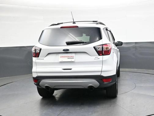 Oxford White 2018 Ford Escape SE