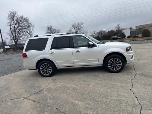 2017 Lincoln Navigator Select