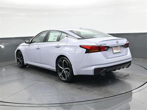2025 Nissan Altima SR FWD