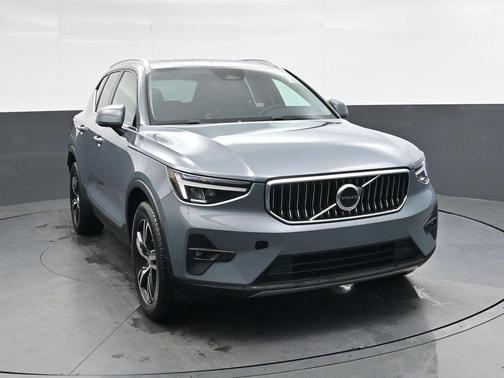 2023 Volvo XC40 B4 Plus Bright Theme