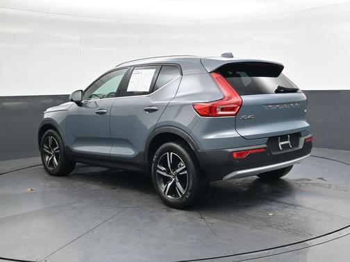 2023 Volvo XC40 B4 Plus Bright Theme