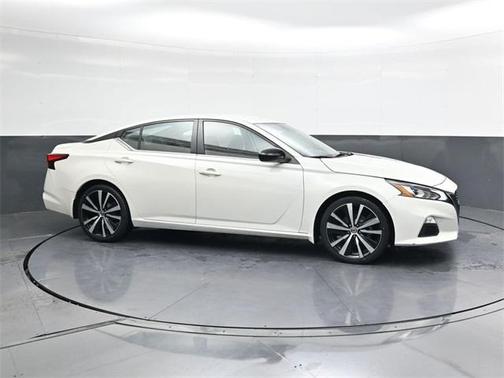 2022 Nissan Altima SR FWD