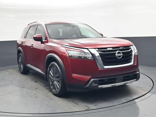 2022 Nissan Pathfinder SL 2WD