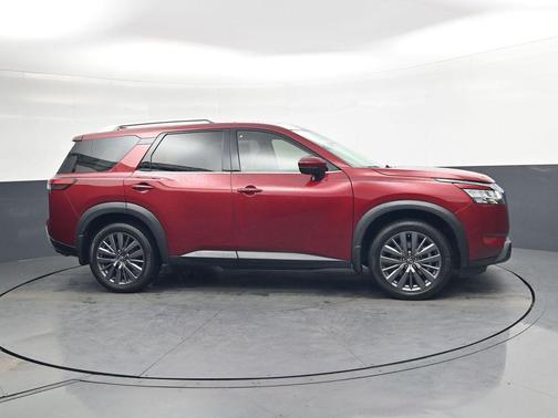 2022 Nissan Pathfinder SL 2WD