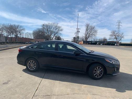 2018 Hyundai SONATA SE