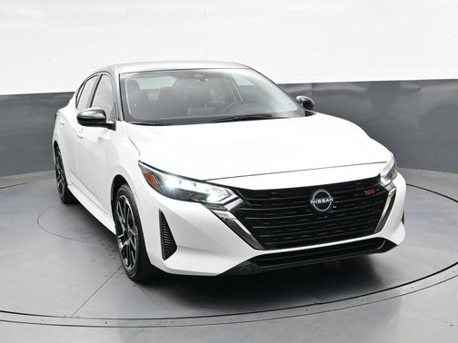 Aspen White/Super Black 2025 Nissan Sentra SR