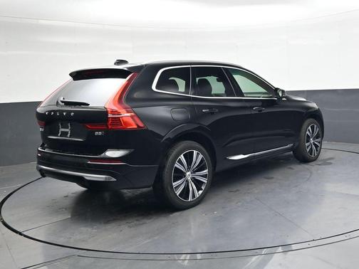 2023 Volvo XC60 B5 Ultimate Bright Theme