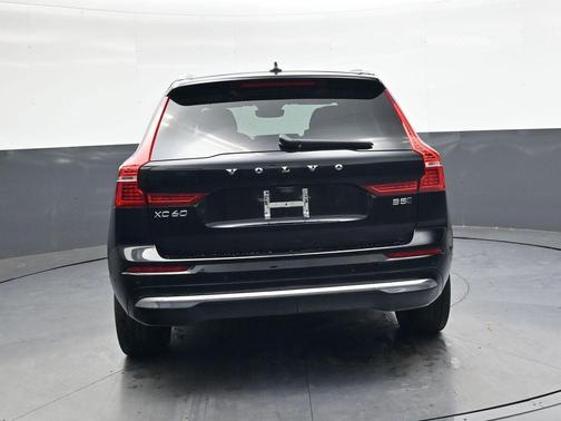 2023 Volvo XC60 B5 Ultimate Bright Theme