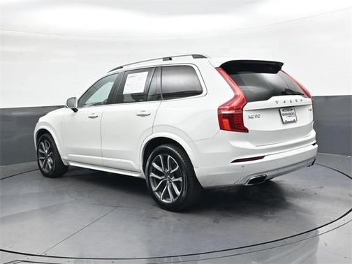 2017 Volvo XC90 T6 Momentum