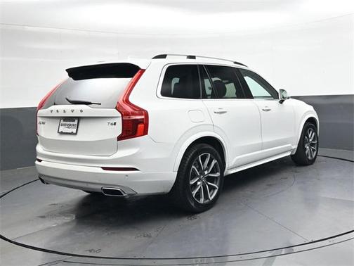2017 Volvo XC90 T6 Momentum