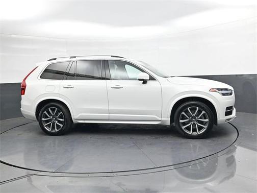 2017 Volvo XC90 T6 Momentum