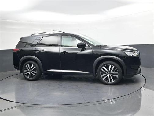 2024 Nissan Pathfinder Platinum FWD