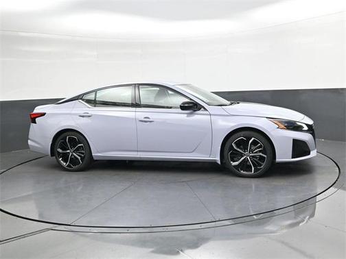 2025 Nissan Altima SR FWD