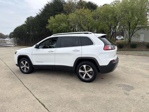 Bright White Clearcoat 2021 Jeep Cherokee Limited