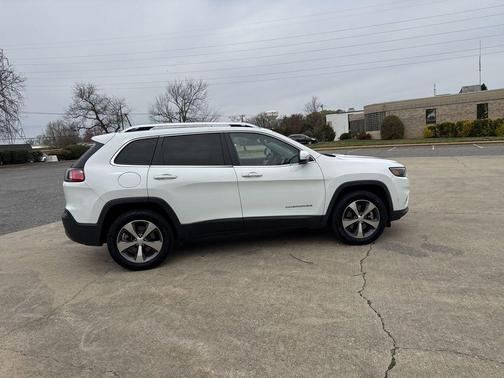 Bright White Clearcoat 2021 Jeep Cherokee Limited