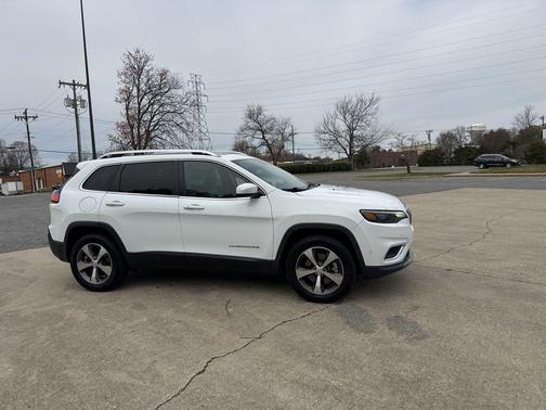 Bright White Clearcoat 2021 Jeep Cherokee Limited