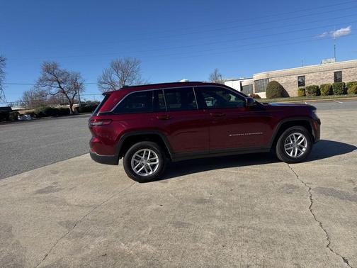 2024 Jeep Grand Cherokee Laredo