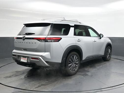 2022 Nissan Pathfinder SL 2WD