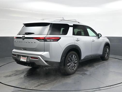 2022 Nissan Pathfinder SL 2WD
