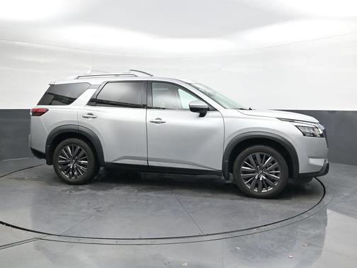 2022 Nissan Pathfinder SL 2WD