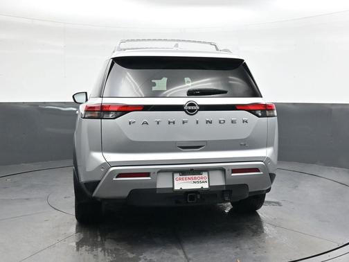 2022 Nissan Pathfinder SL 2WD