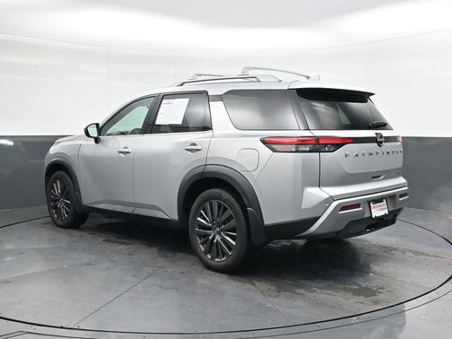 2022 Nissan Pathfinder SL 2WD