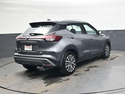 2022 Nissan Kicks SV