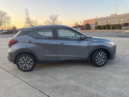 2022 Nissan Kicks SV