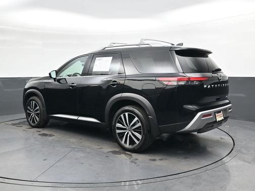 2024 Nissan Pathfinder Platinum FWD