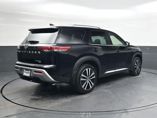 2025 Nissan Pathfinder Platinum 4WD