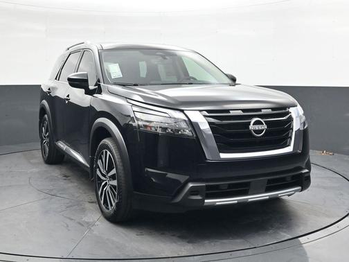 2025 Nissan Pathfinder Platinum 4WD