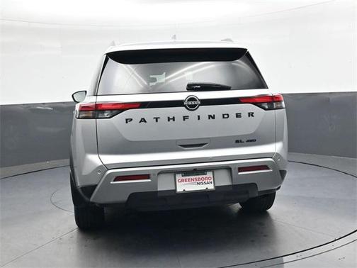 2022 Nissan Pathfinder SL 4WD
