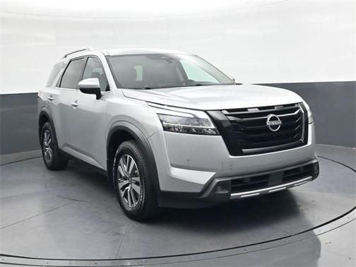 2022 Nissan Pathfinder SL 4WD