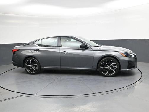 Gun Metallic 2025 Nissan Altima SR FWD