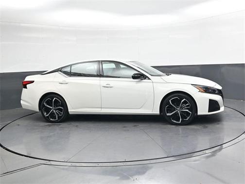 2024 Nissan Altima SR FWD
