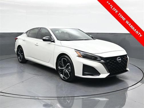 2025 Nissan Altima SR FWD