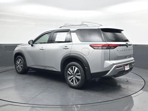 2024 Nissan Pathfinder SL 4WD